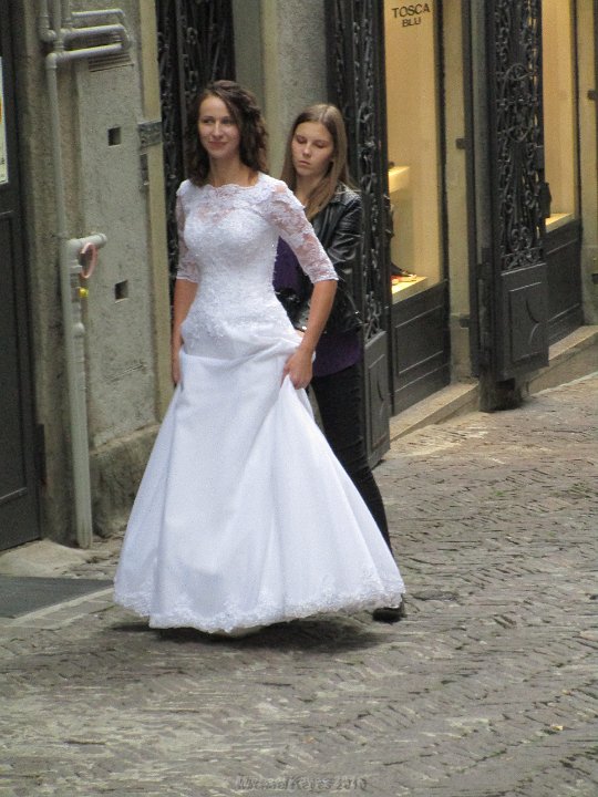 IMG_0223 - Copy.JPG - Wonderful first impression of Bergamo to see a Bride and Groom Posing for photos!